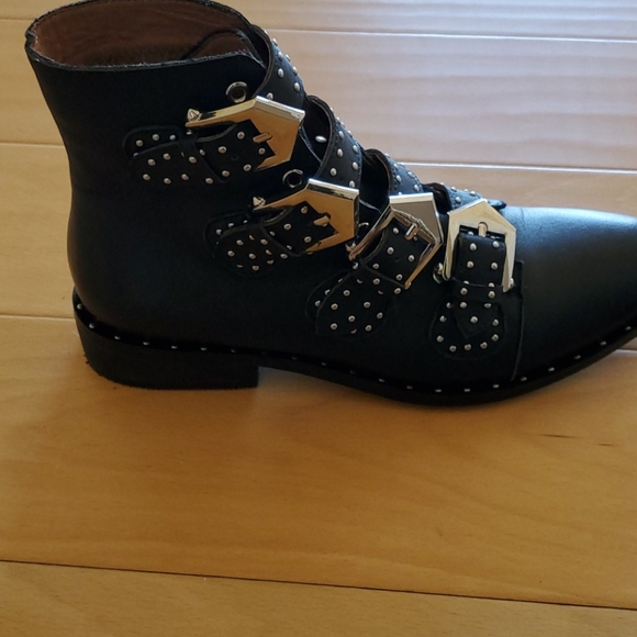 Black shoes, copied of givenchy look alike shoes. - Picture 1 of 8